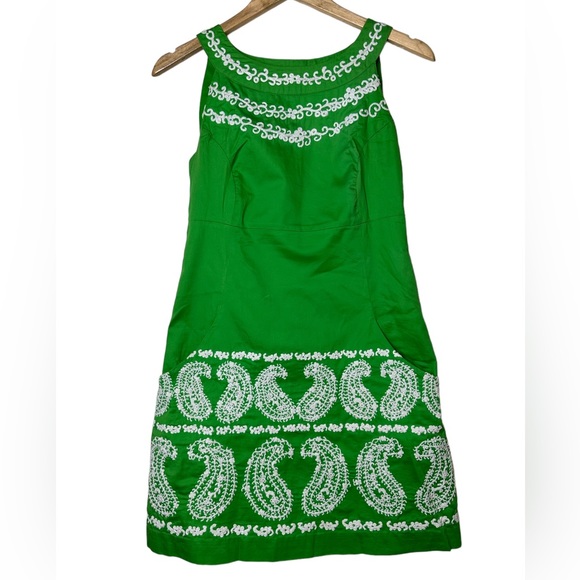 Lilly Pulitzer Dresses & Skirts - Lilly Pulitzer Sleeveless Shift Dress Kelly Green Embroidered Paisley Size 2